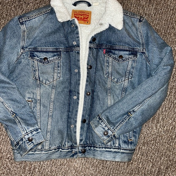 NWOT MENS LEVIS DENIM JACKET SHERPA LINED TRUCKER BLUE SIZE MEDIUM - Picture 2 of 9